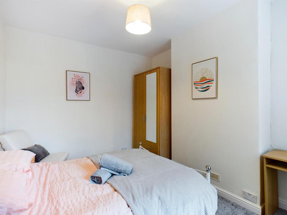 Cheerful 3 Bedroom Home With Free Parking And Wifi Chester Exterior photo